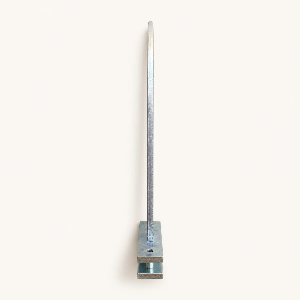 Complete metalen pin voor een rietdekstoel op neutrale achtergrond